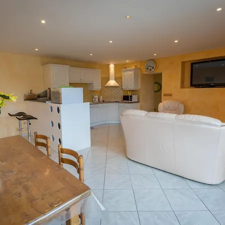 Ferienhaus Maison Charmante En Campagne A Mouterre-silly, Jardin, Terrasse. *