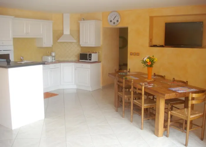 Maison Charmante En Campagne A Mouterre-silly, Jardin, Terrasse.