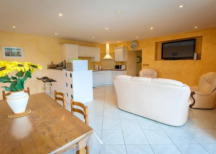 Prázdninový dům Maison Charmante En Campagne A Mouterre-silly, Jardin, Terrasse. *